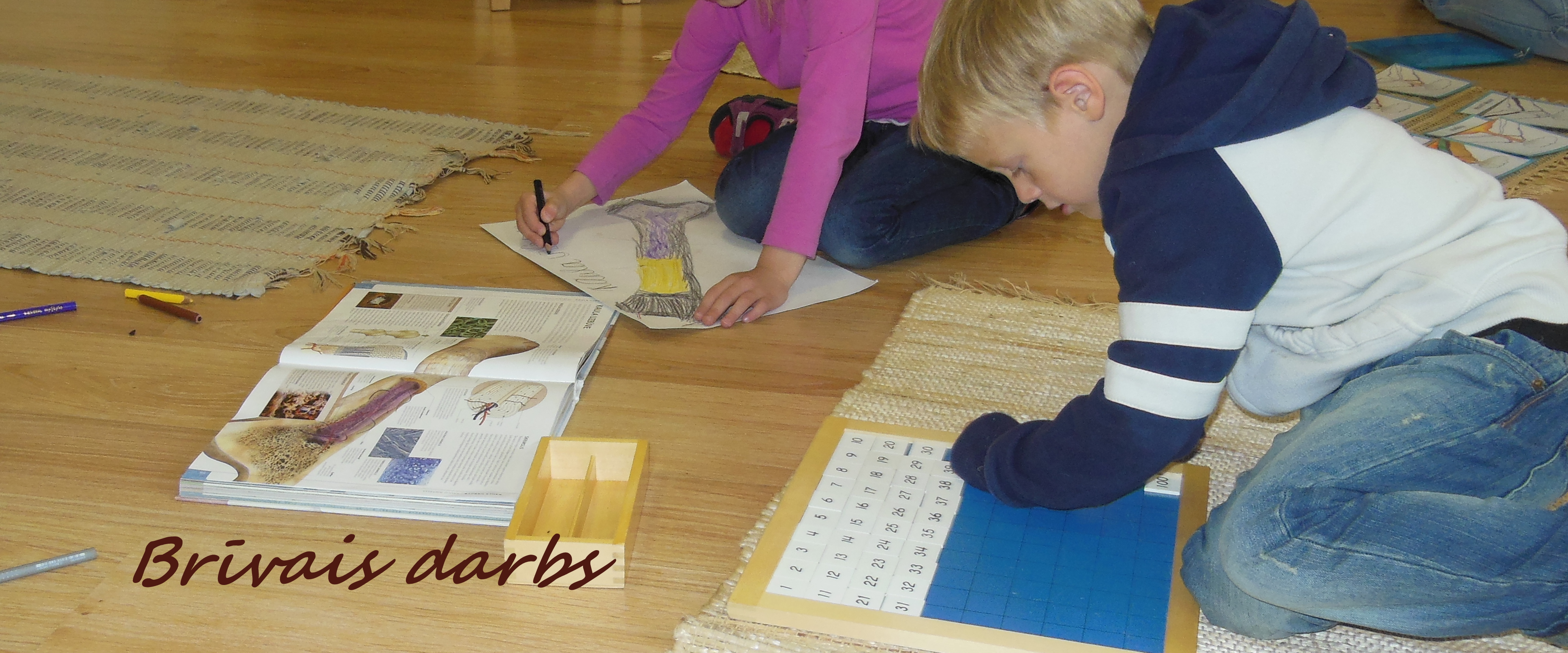 Brīvais darbs ar materiālu Montessori bērnu mājā